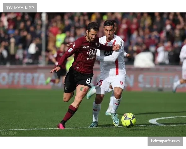 热那亚对阵萨勒尼塔纳，主队开场十分钟内通过前场抢断制造两次绝佳机会。